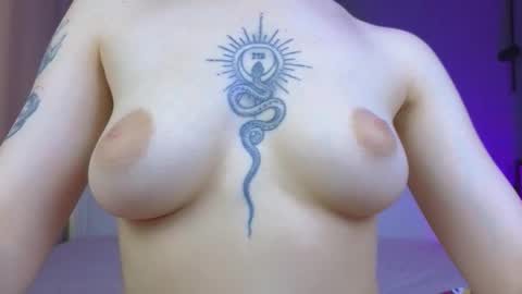 Snapshot of avgustina_love chatting on 4, 2, 2026 avgustina_love online show from 4, 2, 2026