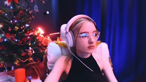 Snapshot of avi_nile chatting on 20, 12, 2024 Avriel online show from 20, 12, 2024