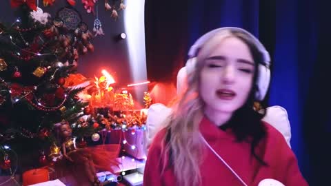 Snapshot of avi_nile chatting on 24, 12, 2024 Avriel online show from 24, 12, 2024