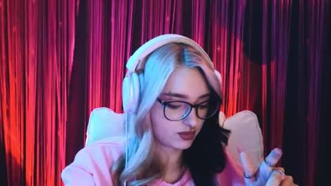 Snapshot of avi_nile chatting on 14, 2, 2025 Avriel online show from 14, 2, 2025