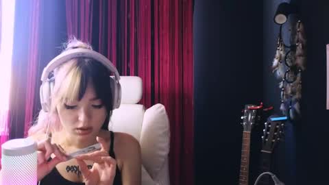Avriel online show from 4, 6, 2026