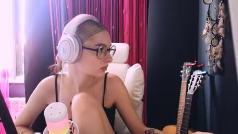 Avriel online show from 11, 6, 2026