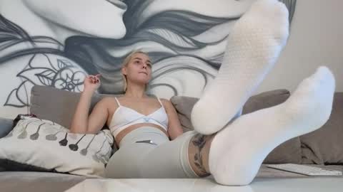 Snapshot of avr0ra chatting on 16, 11, 2025 Goddess Avrora online show from 16, 11, 2025