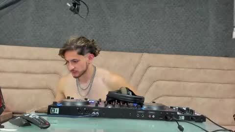 Axel  online show from 27, 5, 2026