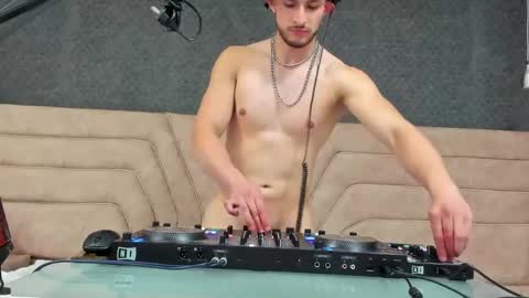 Axel  online show from 27, 5, 2026