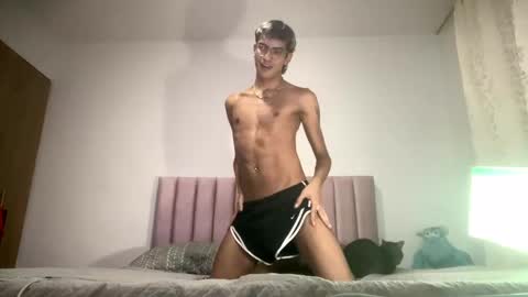 Snapshot of axellatino_ chatting on 2, 1, 2025 Axel  online show from 2, 1, 2025