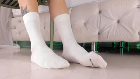 im your little femboy  ALEX   online show from 18, 4, 2026