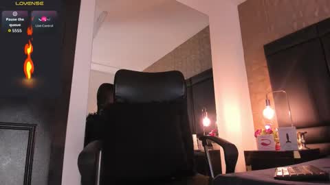 Axel Thompsom online show from 3, 10, 2025