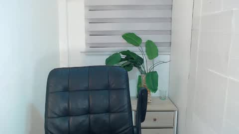 Snapshot of ayalvrs18 chatting on 10, 2, 2025 ayalvrs18 online show from 10, 2, 2025