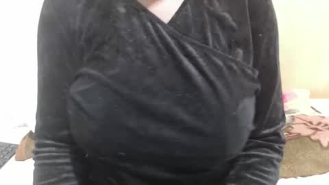 Snapshot of ayatie chatting on 10, 11, 2025 Ayie online show from 10, 11, 2025