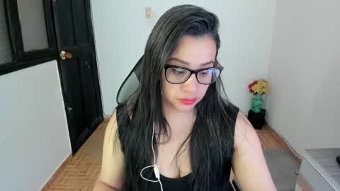SandyMODELINDEPENDIENT online show from 4, 3, 2025