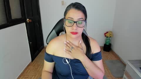 SandyMODELINDEPENDIENT online show from 5, 3, 2025