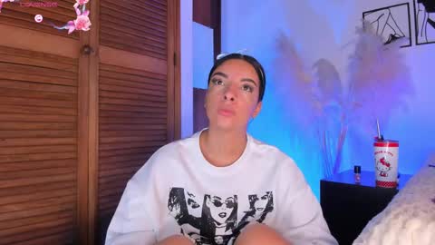 Snapshot of aylinnzambrano_ chatting on 1, 10, 2025 Aylin  online show from 1, 10, 2025