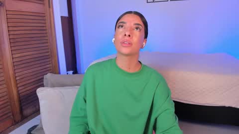 Snapshot of aylinnzambrano_ chatting on 5, 10, 2025 Aylin  online show from 5, 10, 2025