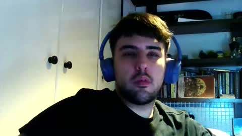 Snapshot of aymimadrdelbich0 chatting on 1, 11, 2025 ApoloArt online show from 1, 11, 2025