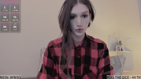 Snapshot of ayn3q chatting on 28, 10, 2025 AYNEK fansly online show from 28, 10, 2025