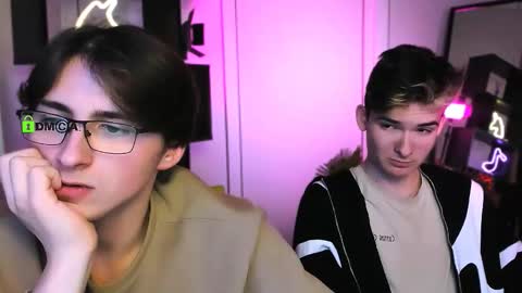 Snapshot of azen_rush chatting on 18, 12, 2025 azen_rush online show from 18, 12, 2025