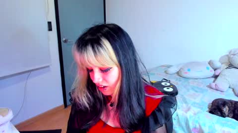 Azu Moure online show from 30, 12, 2024
