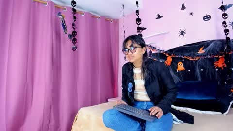 Snapshot of azul_moon chatting on 20, 10, 2025 azul_moon online show from 20, 10, 2025