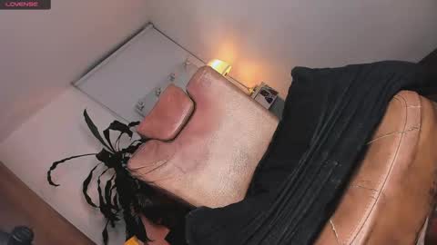 azulawitch online show from 18, 4, 2026