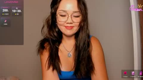 Snapshot of azure_moon chatting on 7, 8, 2026 azure_moon online show from 7, 8, 2026
