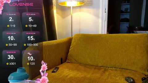 Snapshot of azurea69 chatting on 17, 10, 2025 Azurea69 online show from 17, 10, 2025