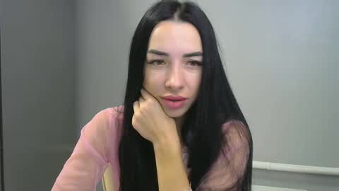 Snapshot of babe_catherine chatting on 2, 12, 2024 babe Sara3 online show from 2, 12, 2024