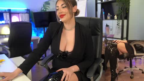 Olivia and Lexi online show from 3, 4, 2026