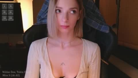 baby gopn1k online show from 19, 12, 2025