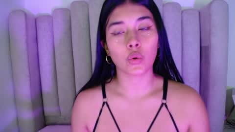 Snapshot of baby_honey24 chatting on 11, 12, 2024 BABY HONEY online show from 11, 12, 2024