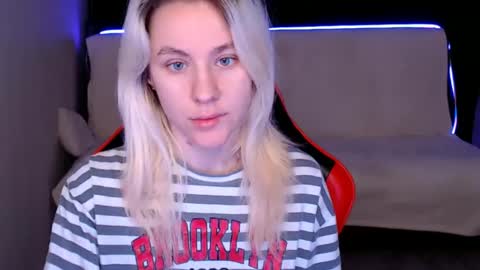 baby_kitte online show from 8, 12, 2024