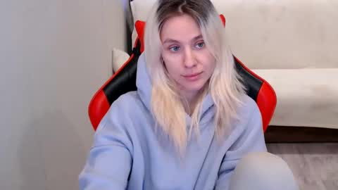 baby_kitte online show from 9, 12, 2024