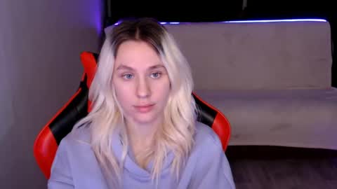 baby_kitte online show from 12, 12, 2024