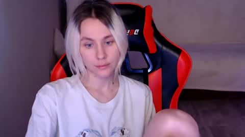 baby_kitte online show from 13, 12, 2024