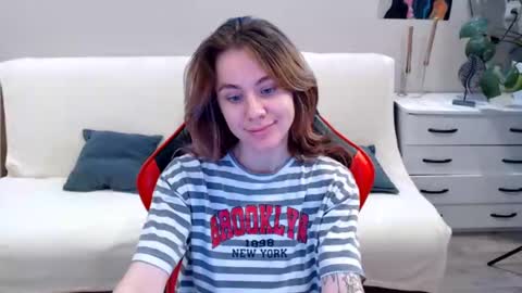 baby_kitte online show from 4, 1, 2025