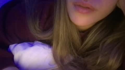 Snapshot of babyhoney333 chatting on 9, 1, 2026 babyhoney333 online show from 9, 1, 2026