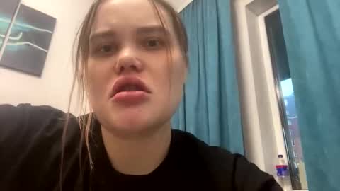 Snapshot of babymeow17 chatting on 17, 11, 2025 babymeow17 online show from 17, 11, 2025