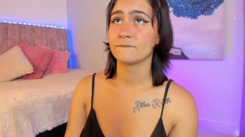 daya independent model online show from 11, 4, 2026