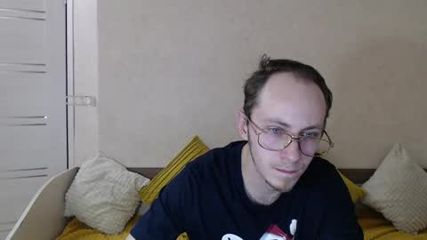 pares with love online show from 19, 4, 2026