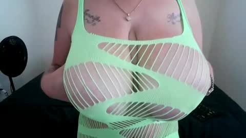 Snapshot of baddie_kiki chatting on 13, 4, 2026 Kiki online show from 13, 4, 2026