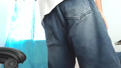 Snapshot of badjuanhot chatting on 11, 3, 2025 Juan Help us reach 100 likes online show from 11, 3, 2025