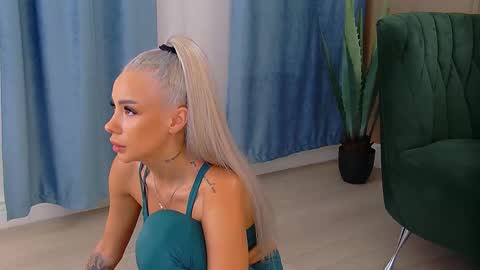 Snapshot of bailey_rush chatting on 14, 10, 2025 bailey_rush online show from 14, 10, 2025