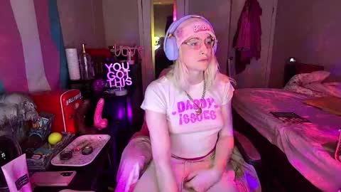 Snapshot of bambibimbosparkles chatting on 25, 4, 2026 Bambi Sparkles TS online show from 25, 4, 2026