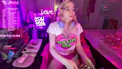 Snapshot of bambibimbosparkles chatting on 23, 5, 2026 Bambi Sparkles TS online show from 23, 5, 2026