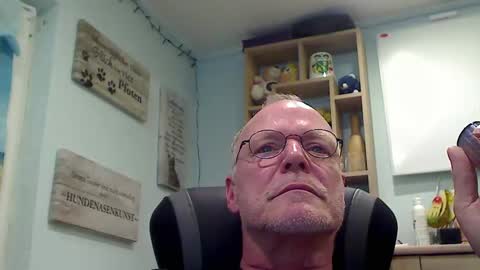 Snapshot of banane111 chatting on 21, 4, 2026 Bobby online show from 21, 4, 2026
