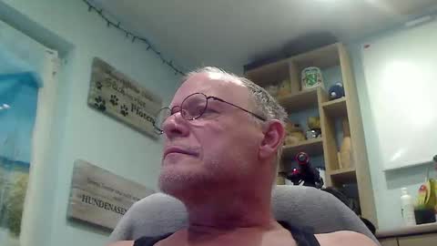 Snapshot of banane111 chatting on 23, 4, 2026 Bobby online show from 23, 4, 2026