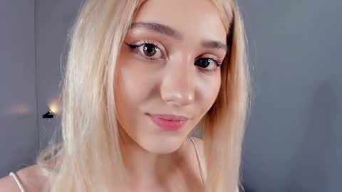 Mia online show from 5, 4, 2026