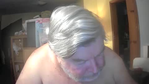 Snapshot of bear8620 chatting on 27, 4, 2026 bear online show from 27, 4, 2026