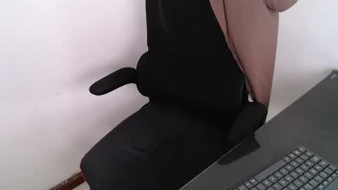 Beard Guy online show from 13, 4, 2026