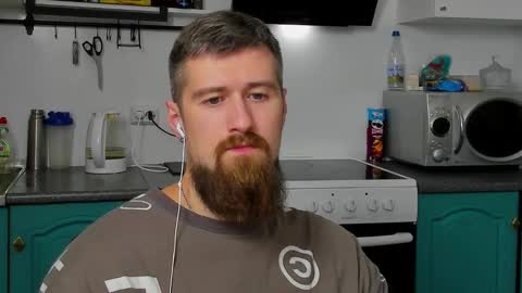 Snapshot of bearded_legend chatting on 6, 10, 2025 Zeus online show from 6, 10, 2025